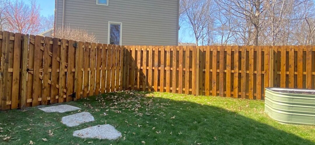 Is Fall a Good Time to Stain a Fence in Kansas City?